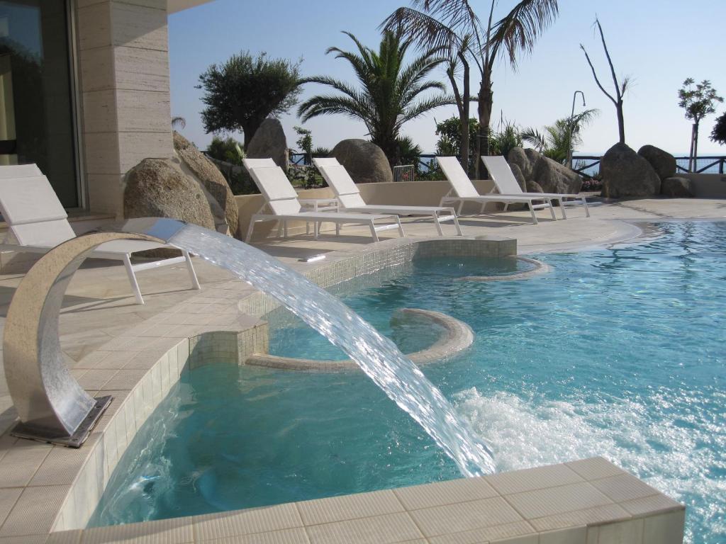 Hotel Villaggio Cala Di Volpe Capo Vaticano Dış mekan fotoğraf