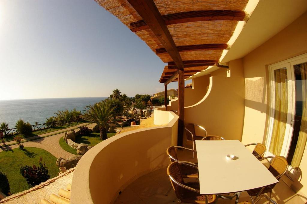 Hotel Villaggio Cala Di Volpe Capo Vaticano Dış mekan fotoğraf