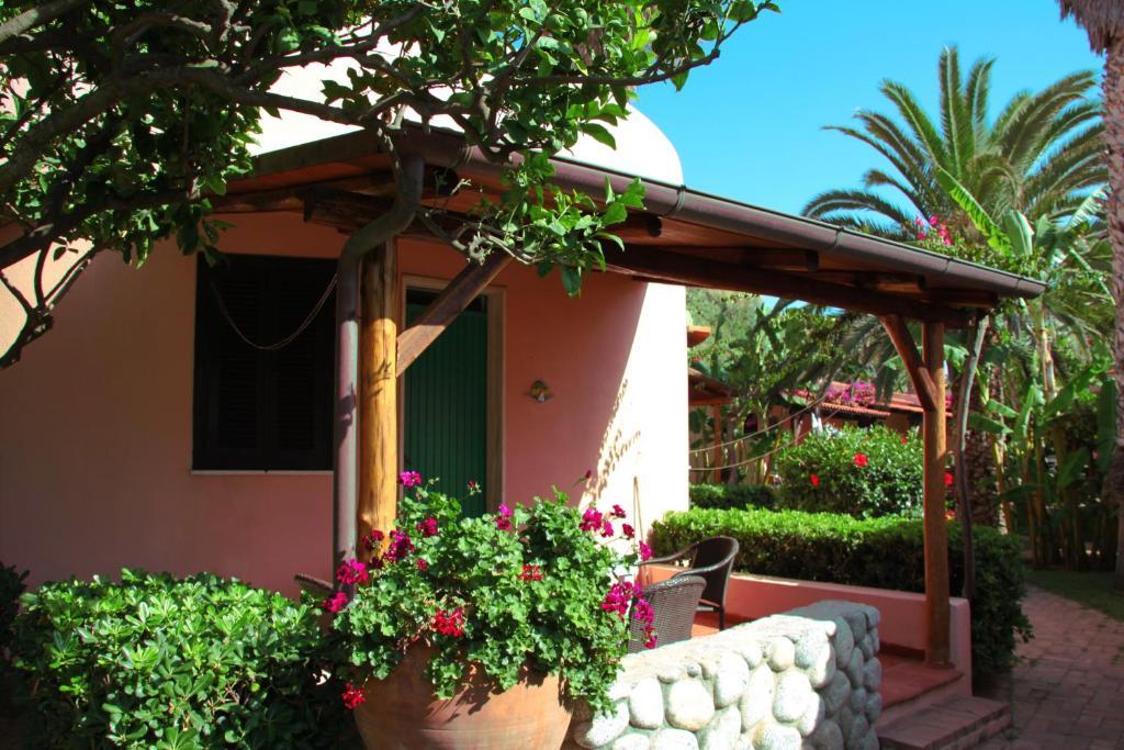 Hotel Villaggio Cala Di Volpe Capo Vaticano Oda fotoğraf