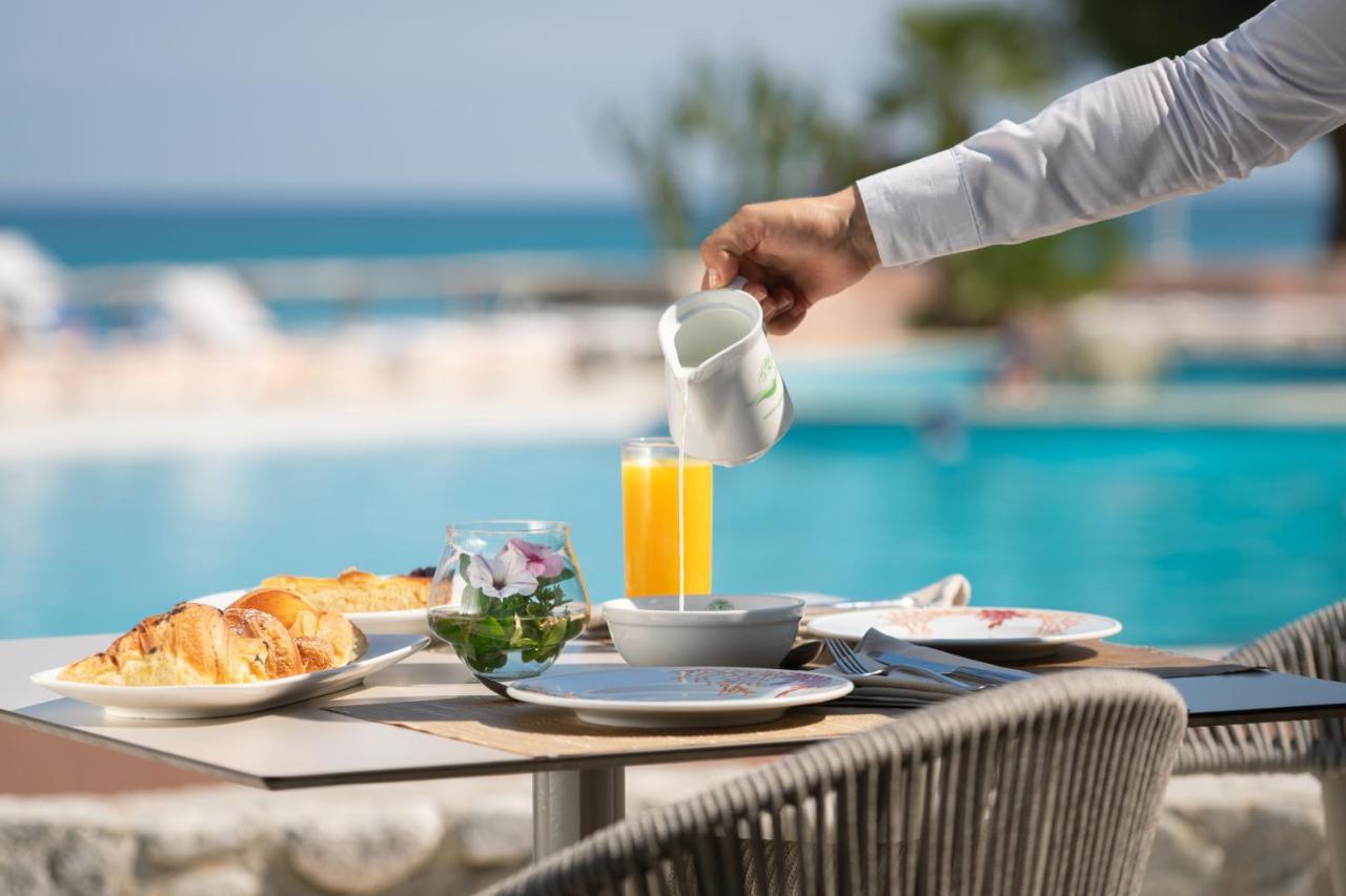 Hotel Villaggio Cala Di Volpe Capo Vaticano Dış mekan fotoğraf