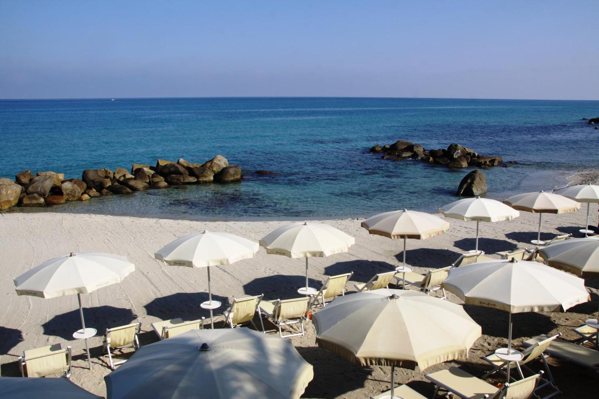 Hotel Villaggio Cala Di Volpe Capo Vaticano Dış mekan fotoğraf