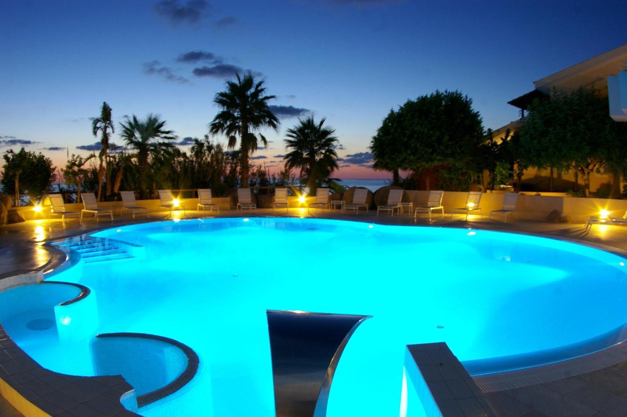Hotel Villaggio Cala Di Volpe Capo Vaticano Dış mekan fotoğraf