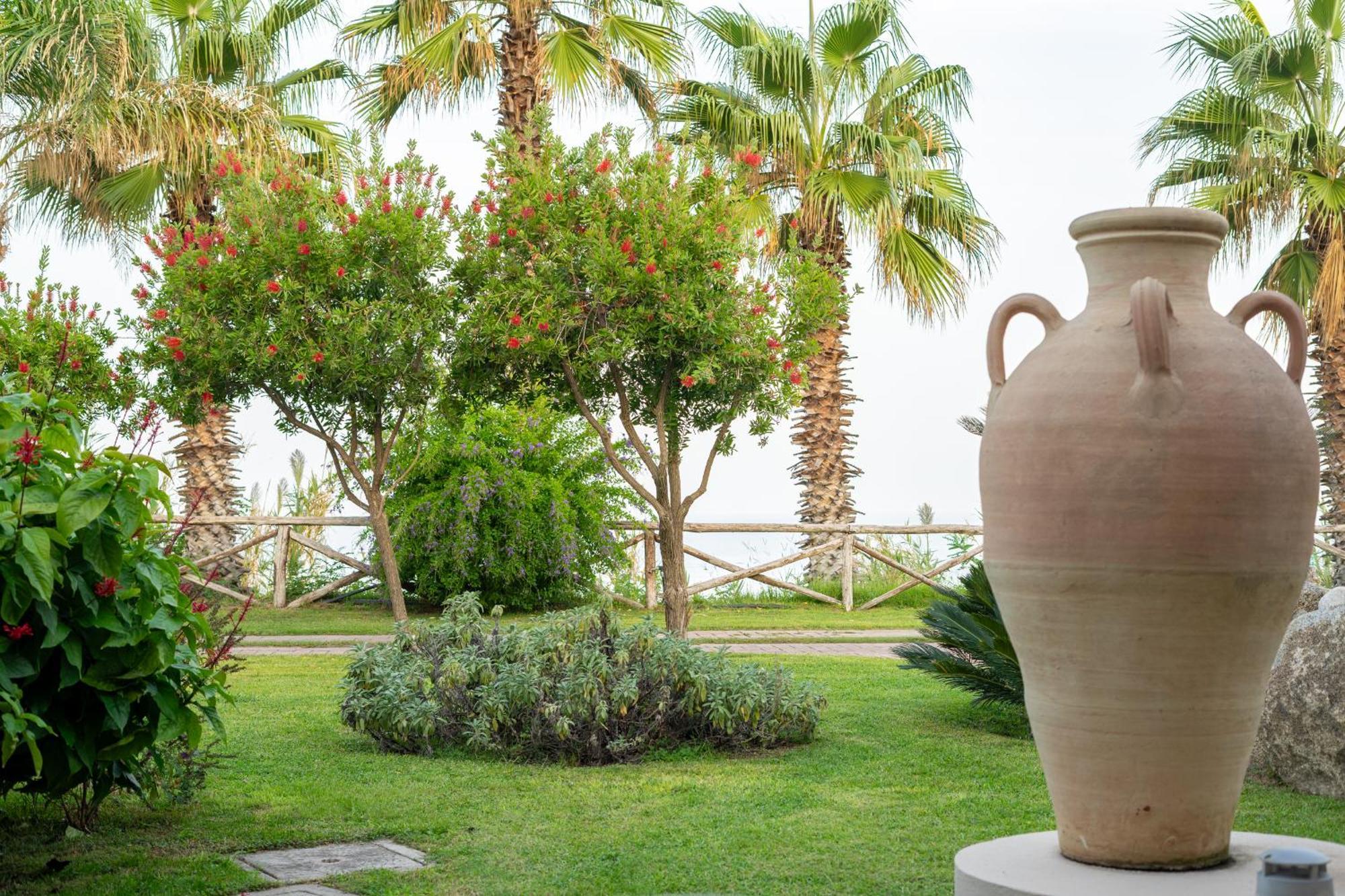 Hotel Villaggio Cala Di Volpe Capo Vaticano Dış mekan fotoğraf