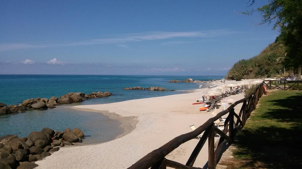 Hotel Villaggio Cala Di Volpe Capo Vaticano Dış mekan fotoğraf
