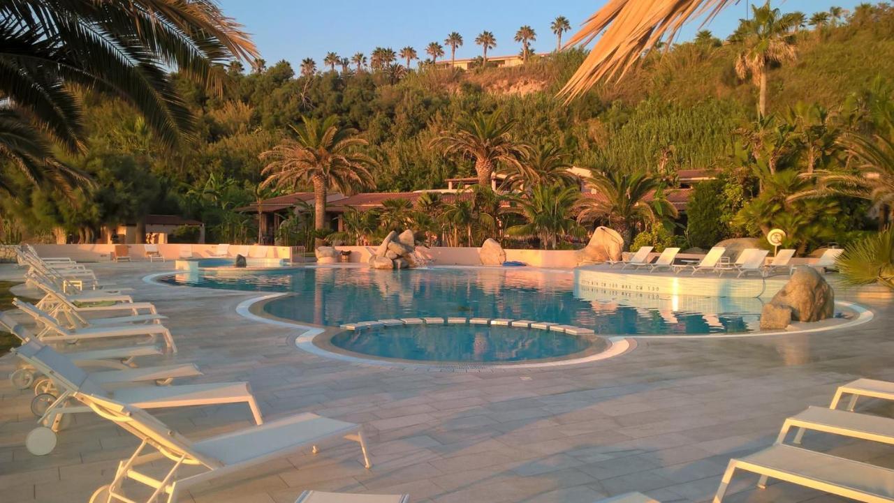 Hotel Villaggio Cala Di Volpe Capo Vaticano Dış mekan fotoğraf