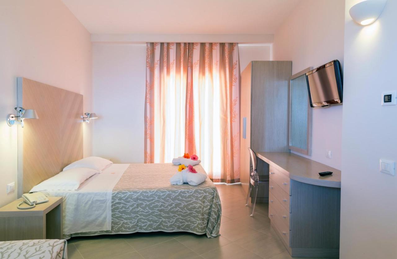 Hotel Villaggio Cala Di Volpe Capo Vaticano Dış mekan fotoğraf