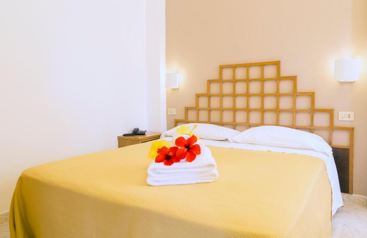 Hotel Villaggio Cala Di Volpe Capo Vaticano Dış mekan fotoğraf
